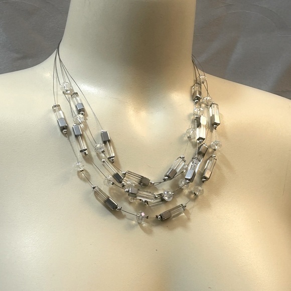 Jewelry - Women’s silver metal & clear bead multi strand necklace.